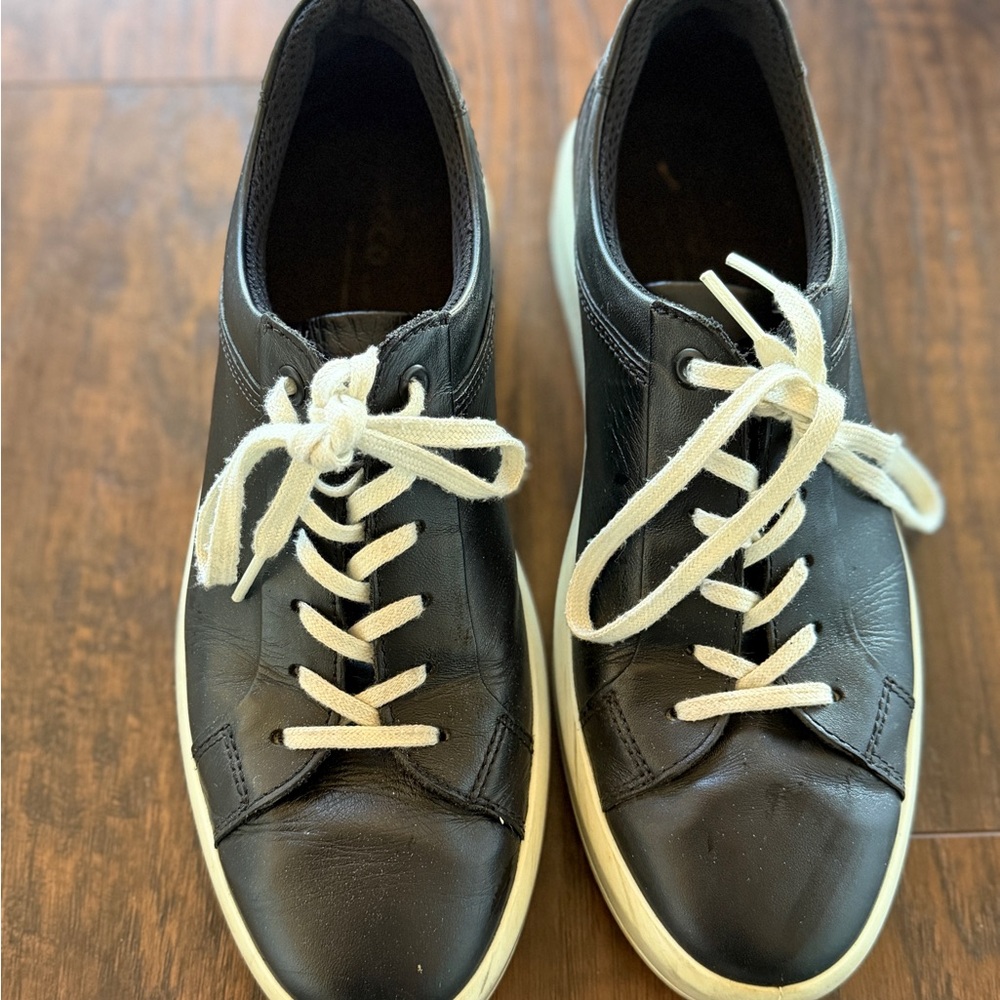 Women’s Black Leather Ecco Sneakers